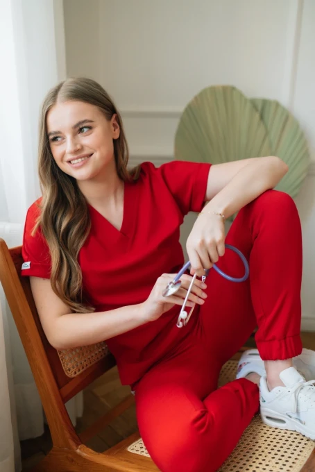 Bluzka medyczna damska wiskoza scrubs Basic w kolorze Poppy