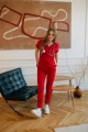 Eleganckie spodnie medyczne Basic Poppy, w intensywnym odcieniu maku, idealne dla personelu medycznego i fizjoterapeutów, zapewniające nie tylko wygodę, ale także wyjątkowy wygląd