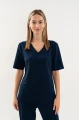 Bluza medyczna – praktyczna odzież ochronna zapewniająca wygodę w pracy
