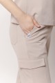 scrubs taupe rozszerzane spodnie.jpg