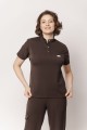 Bluzka medyczna damska scrubs Mave w kolorze chocolate z wysokiej jakości wiskozy – elegancka odzież medyczna zapewniająca komfort i profesjonalny wygląd w pracy.