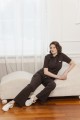 Scrubs damskie chocolate – spodnie medyczne o ergonomicznym kroju, wykonane z miękkiej i przewiewnej tkaniny dla maksymalnej swobody ruchów.