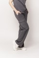 Spodnie scrubs Wide Melange Grey – profesjonalna odzież medyczna z luźnym krojem i wygodnym pasem, idealna na intensywne dyżury.
